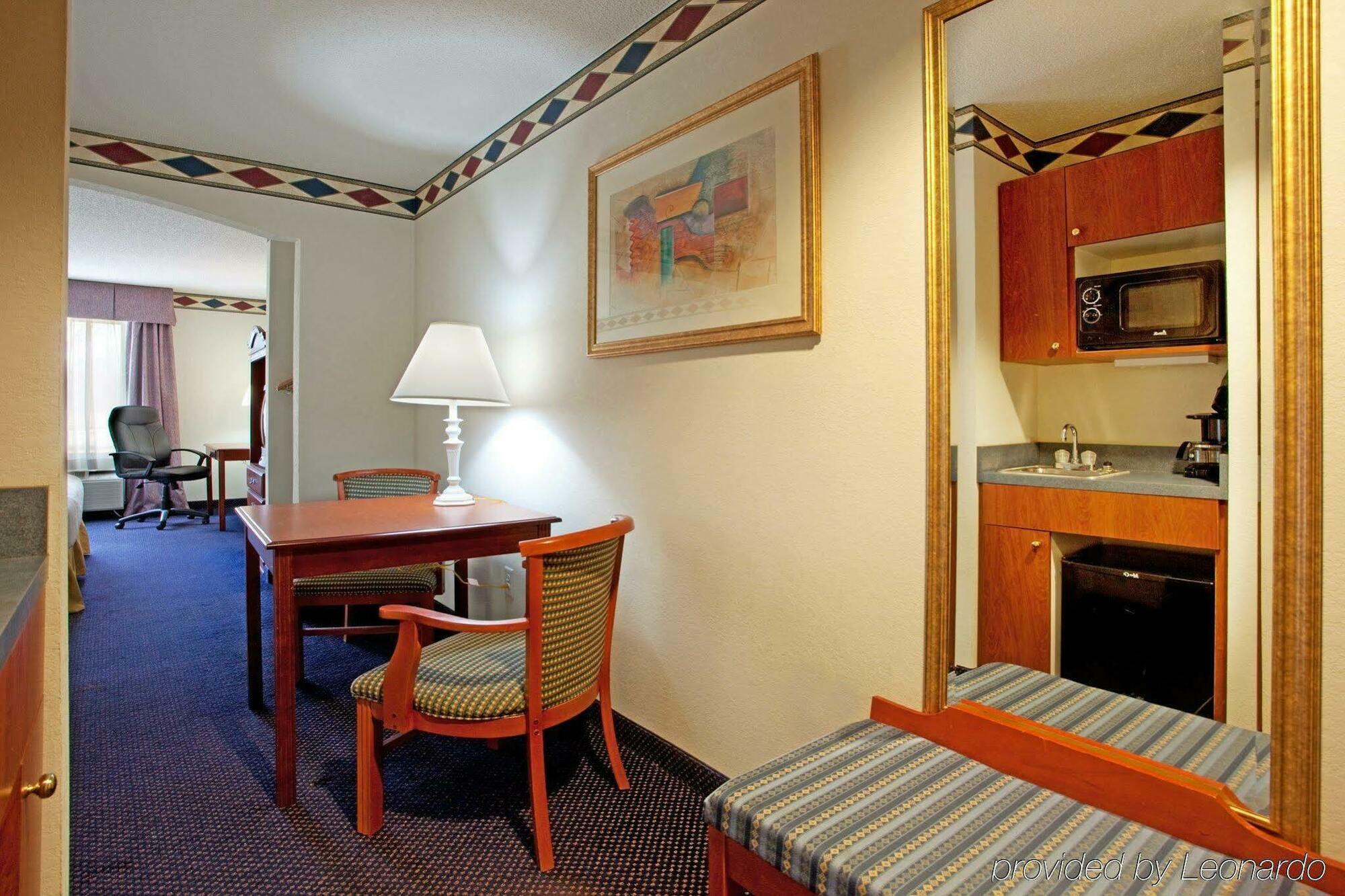 Holiday Inn Express Hotel & Suites Mebane By Ihg מראה חיצוני תמונה