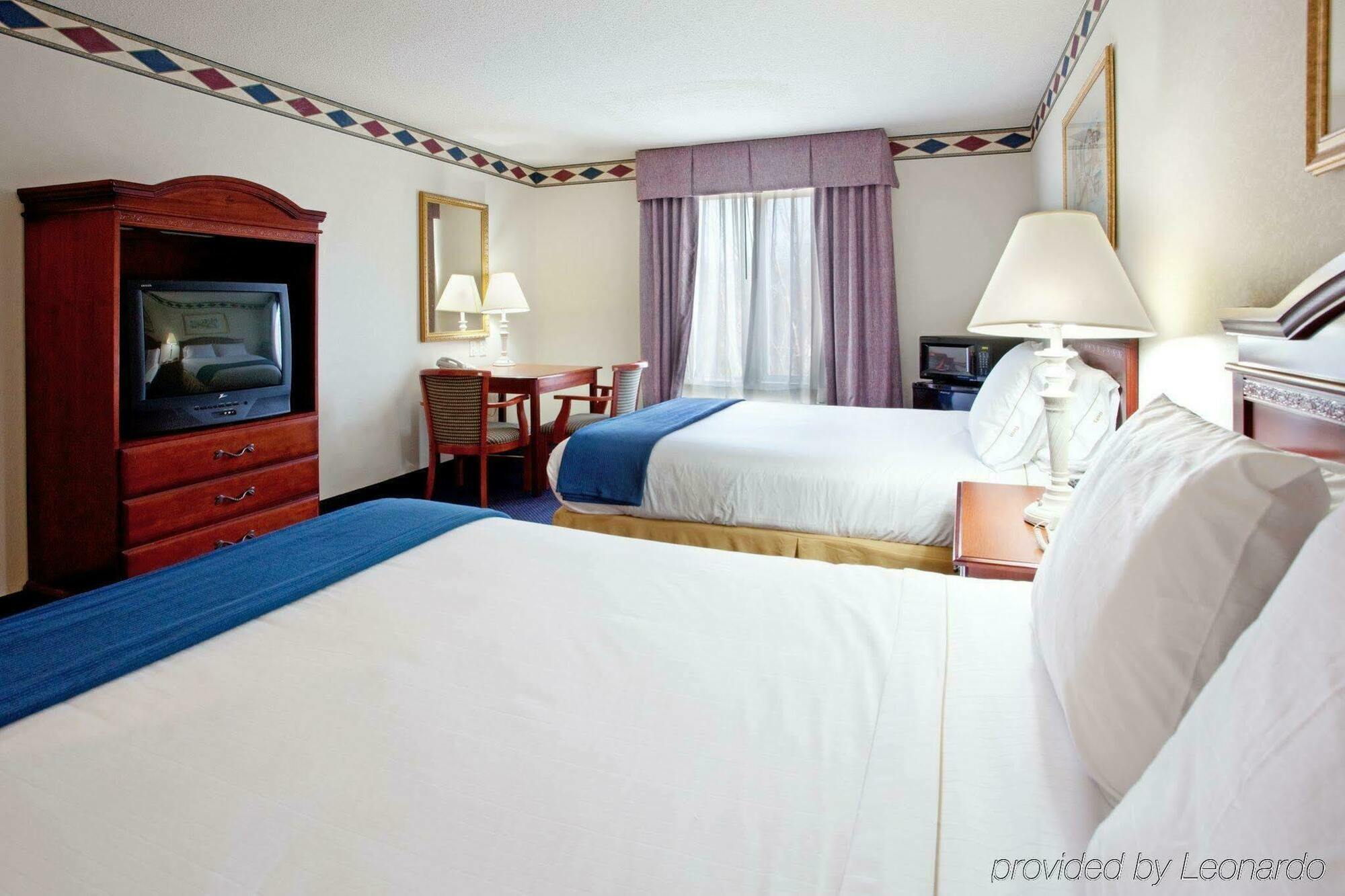 Holiday Inn Express Hotel & Suites Mebane By Ihg מראה חיצוני תמונה