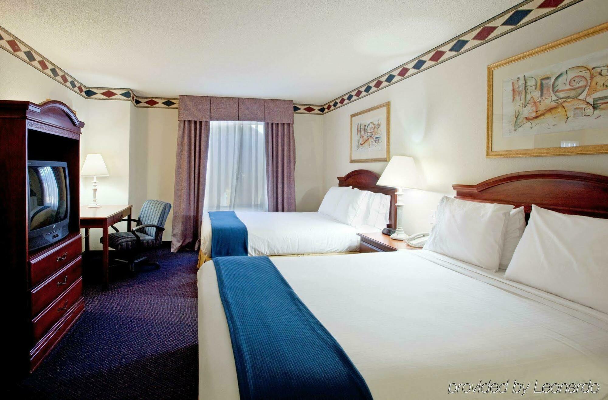 Holiday Inn Express Hotel & Suites Mebane By Ihg מראה חיצוני תמונה